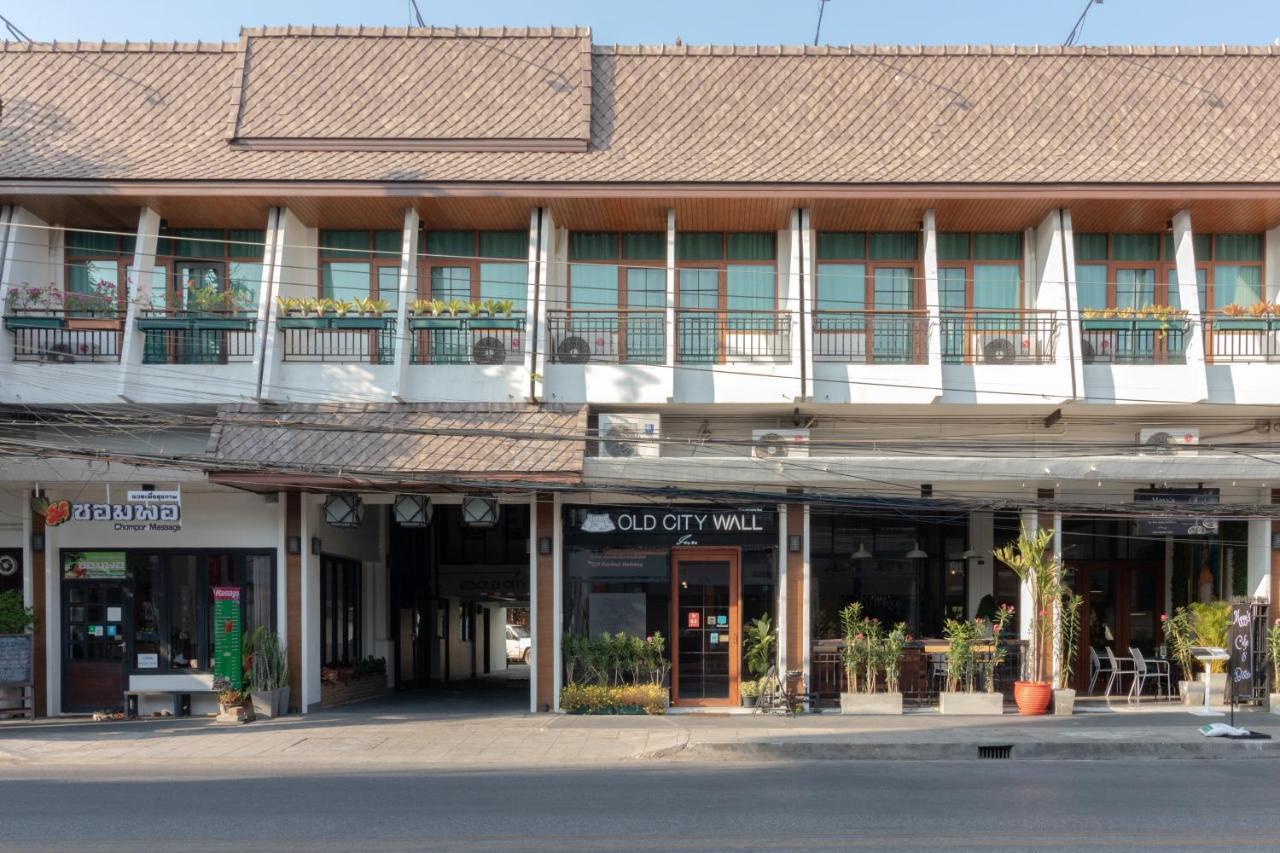 The Old City Wall Inn Chiang Mai Bagian luar foto