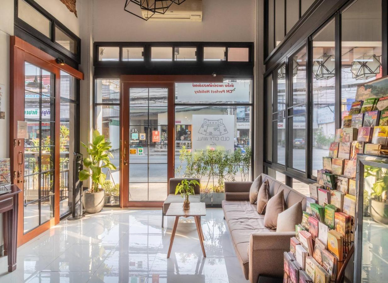 The Old City Wall Inn Chiang Mai Bagian luar foto