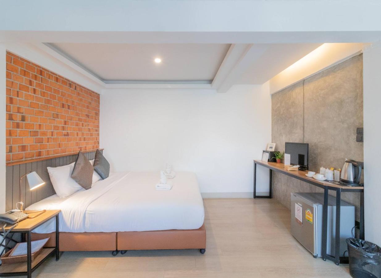 The Old City Wall Inn Chiang Mai Bagian luar foto
