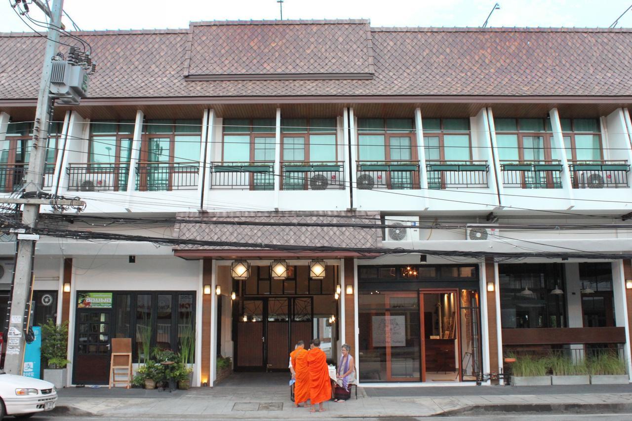 The Old City Wall Inn Chiang Mai Bagian luar foto