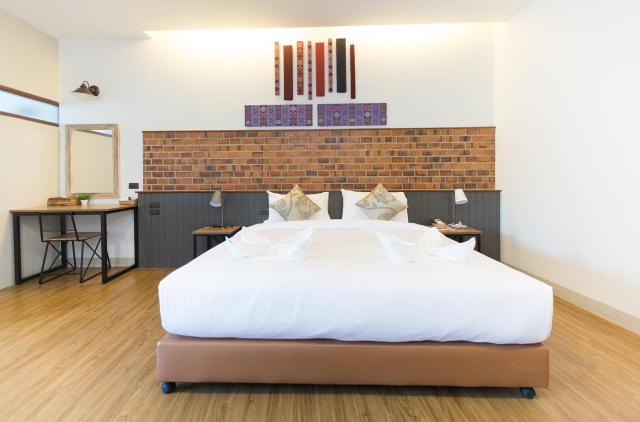 The Old City Wall Inn Chiang Mai Bagian luar foto