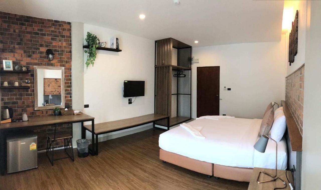 The Old City Wall Inn Chiang Mai Bagian luar foto